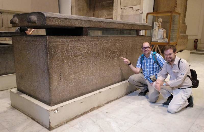 Nacho Ares y Javier Sierra en el museo de El Cairo
