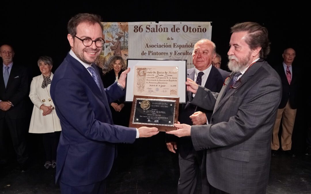 La Asociación Española de Pintores y Escultores homenajea a Javier Sierra